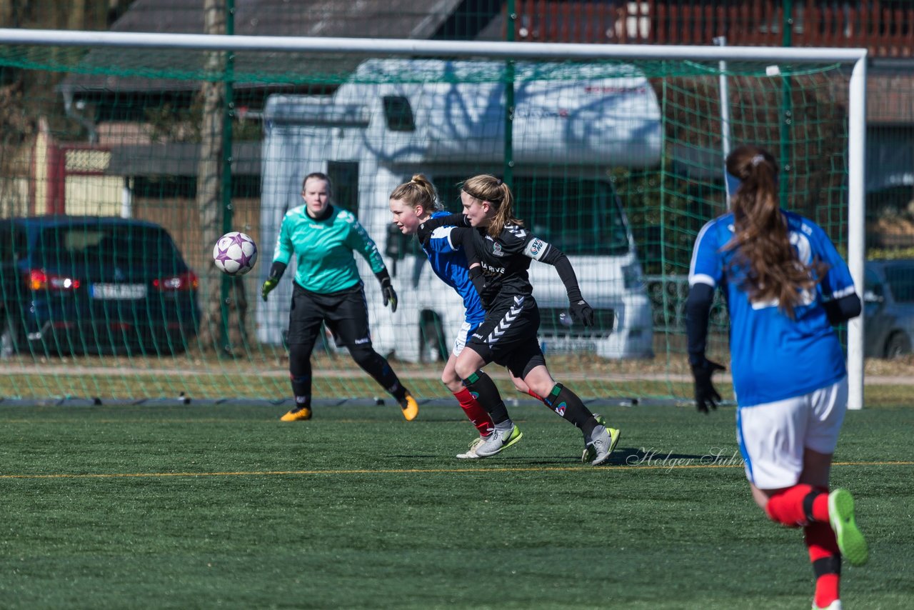 Bild 355 - B-Juniorinnen Halbfinale SVHU - Holstein Kiel : Ergebnis: 3:0